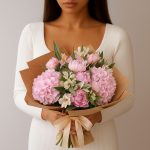 Женские букеты с пионами